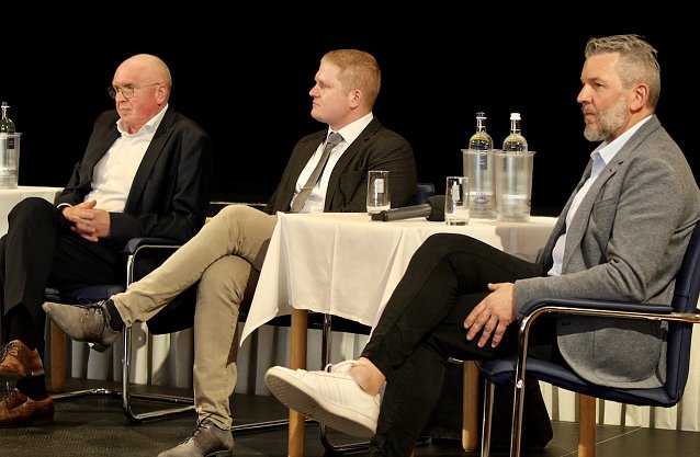 Bild: Podiumsdiskussion mit den Kandidaten der Landratswahl 2024 im KKZ in Bad Langensalza, v.li.n.re. Hans Joachim Roth (CDU); Christopher Dr&ouml;&szlig;ler (AfD); Thomas Ahke (Freie W&auml;hlergemeinschaft)