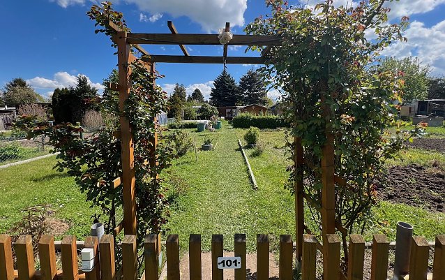 Bild: Gartengrundst&uuml;ck in Bad Frankenhausen, wo es zu dem Vorfall kam, bei dem ein Polizist verstarb