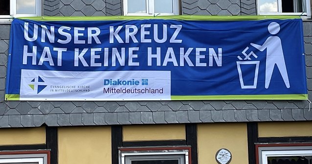 Bild: Der Stein des Anstosses: Banner der Diakonie, das inzwischen an mehreren Orten in der Stadt gehangen hat.