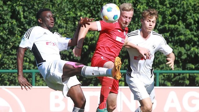 Bild: In Saalfeld war es eine enge Kiste, das wird auch diesmal nicht anders f&uuml;r Ferdinand Yoro und Nico Pawlak.