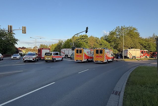 Bild: Unfallauto an Baum in M&uuml;hlhausen