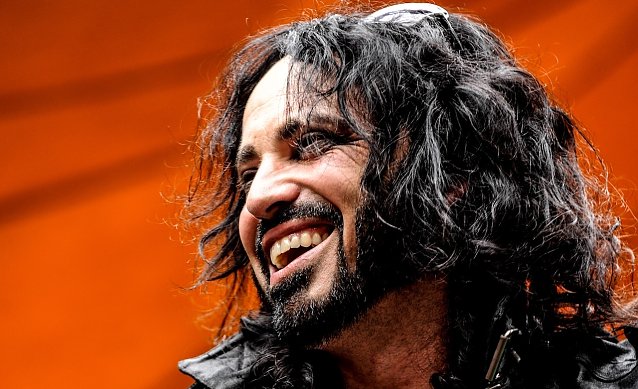 Bild: Mann mit dunklen Haaren