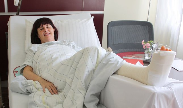 Bild: Kann wieder lachen: Annemarie Burghardt w&auml;hrend ihres station&auml;ren Aufenthaltes in der HELIOS Klinik Bleicherode
