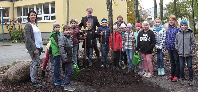 Bild: Neuer Schulhof