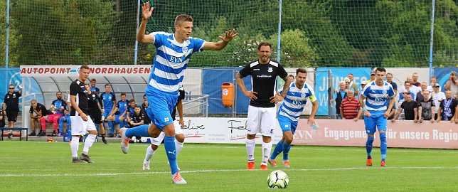 Bild: Zweimal vom Punkt erfolgreich: Felix M&uuml;ller