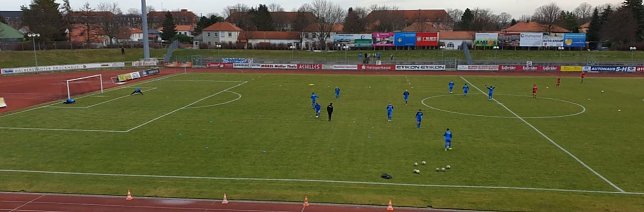 Bild: Die Mannschaften machen sich warm