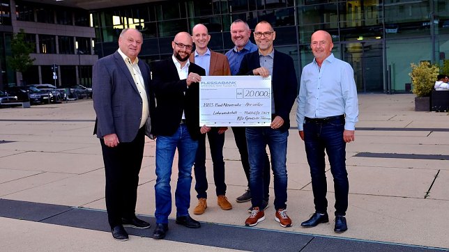 Bild: Von links: Helmut Peter, Michael Smolarek, Raoul Larisika (beide BBS Ahrweiler), Stefan Haase, Dietmar Hoffmann, Landesverbandsvize Uwe Cr&uuml;ger