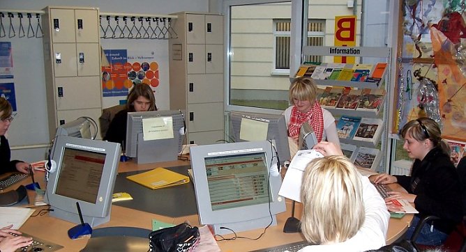 Surfen für die Ausbildung (Foto: AA - Kraft) Surfen für die Ausbildung (Foto: AA - Kraft)