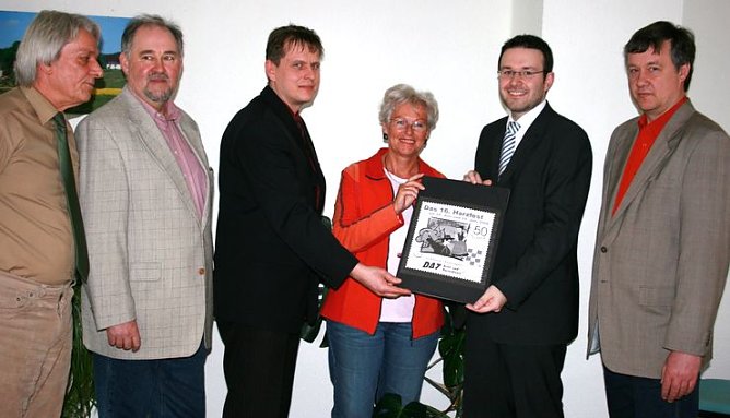 Übergeben (Foto: Wille) Übergeben (Foto: Wille)