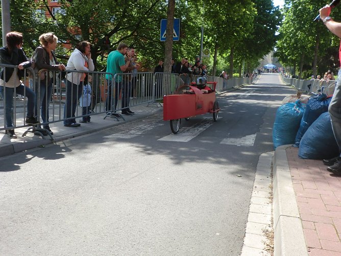 Mit viel Geschick und Fantasie wurden im Vorjahr die Renner gebaut und um die schnellste Zeit gewetteifert.  (Foto: Foto: Boje)