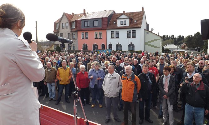 Demo vor der ehemaligen G&ouml;rmar-Kaserne in M&uuml;hlhausen (Foto: Klaus-Dieter Mix)