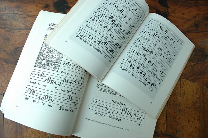 Abbildungen von Notenbl&auml;ttern aus der Deutschen Evangelischen Messe Thomas M&uuml;ntzers, 1524. � (Foto: Foto: Faksimile aus: Siegfried Br&auml;uer [Hrsg.]: Thomas M&uuml;ntzer � Deutsche Evangelische Messe und Karl Honemeyer: Thomas M&uuml;ntzer und Martin Luther.�)