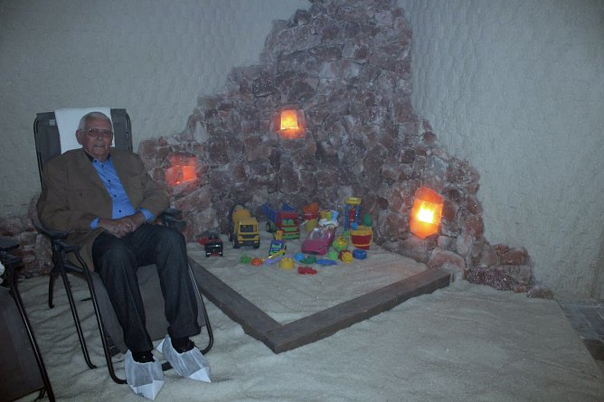 Die besondere Totes-Meer-Salzgrotte (Foto: Karl-Heinz Herrmann) Die besondere Totes-Meer-Salzgrotte (Foto: Karl-Heinz Herrmann)