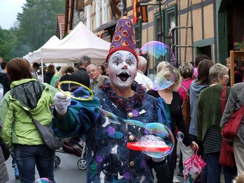 Der 25. Kunstmarkt lockt... (Foto: Kunsthof Friedrichsrode) Der 25. Kunstmarkt lockt... (Foto: Kunsthof Friedrichsrode)