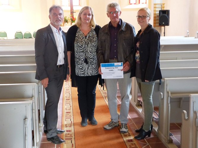 Gro&szlig;e Freude in Wiegleben angesichts der ansehlichen Spende. (Foto: Foto: Landratsamt)