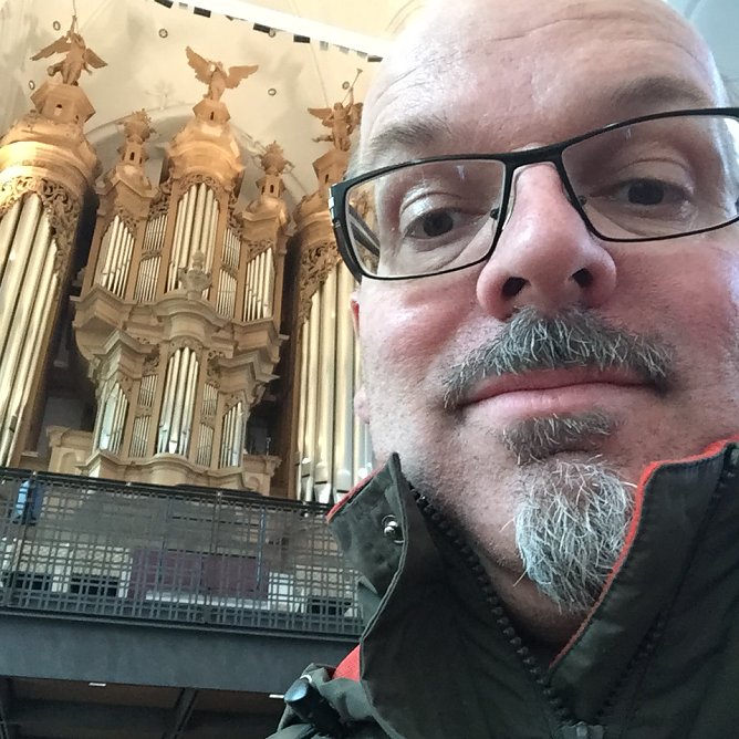 Die R&uuml;hlmann-Orgel der Petri-Kirche und Christian Kropp geh&ouml;ren seit 15 Jahren zusammen. (Foto: Foto: privat)