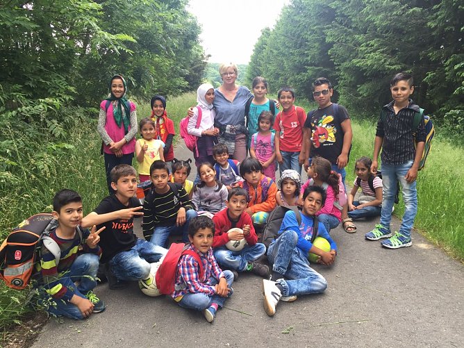 Die Fl&uuml;chtlingskinder verbrachten gemeinsam mit Ihren Betreuerinnen einen spannenden und erlebnisreichen Wandertag. (Foto: Pressestelle Landratsamt Unstrut-Hainich Kreis)