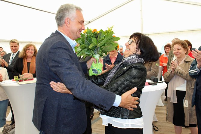Mit Festakt schiefer Turm als gerettet gefeiert (Foto: Karl-Heinz Herrmann) Mit Festakt schiefer Turm als gerettet gefeiert (Foto: Karl-Heinz Herrmann)