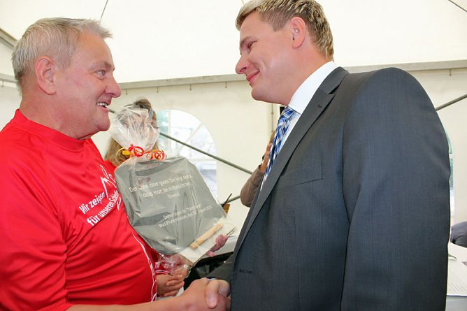 Mit Festakt schiefer Turm als gerettet gefeiert (Foto: Karl-Heinz Herrmann) Mit Festakt schiefer Turm als gerettet gefeiert (Foto: Karl-Heinz Herrmann)