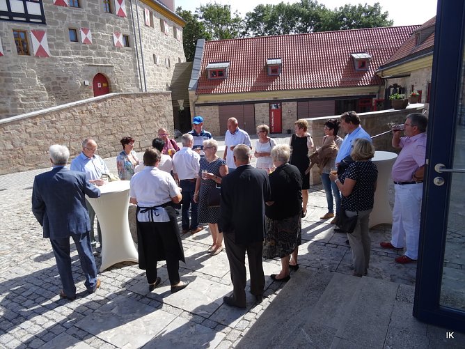Begrüßung auf der Burg (Foto: Ilka Kühn) Begrüßung auf der Burg (Foto: Ilka Kühn)