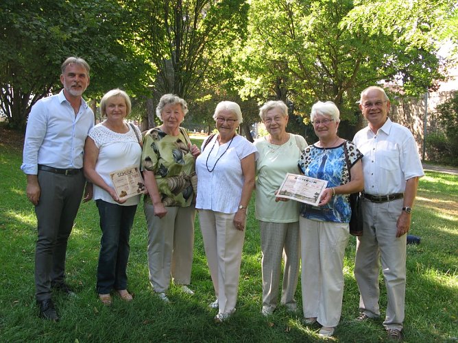 Landrat Harald Zanker, Christa Runge (Landsenioren) und Eduard Worsch (rechts) mit Mitgliedern der Sudetendeutschen Landsmannschaft (Foto: Pressestelle Landratsamt Unstrut-Hainich-Kreis)