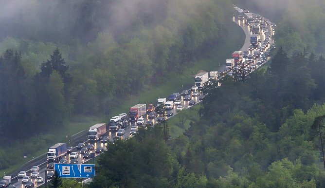 Herbstlicher Stau (Foto: ADAC)