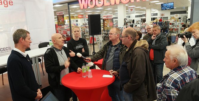 Pressegespr&auml;ch in der Marktpassage (Foto: nnz)