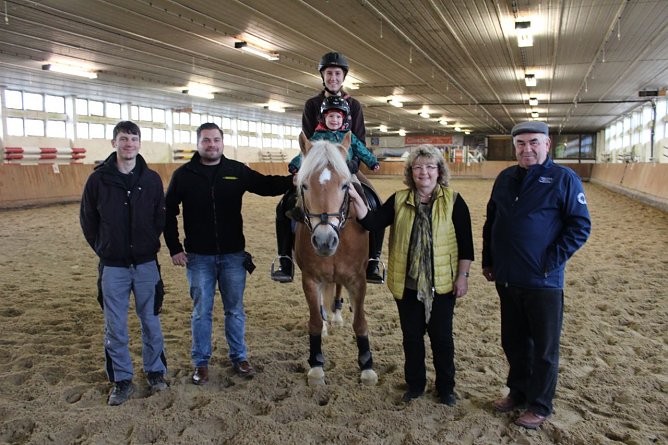 Lottogeld &uuml;bergeben (Foto: privat)