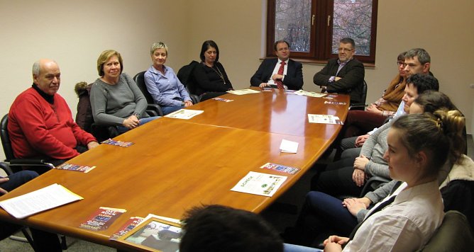 F&ouml;rdermittel &uuml;berreicht (Foto: Pressestelle UHK)