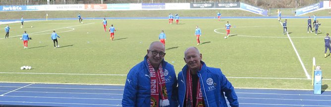 Auch die Fans sind schon im Stadion (Foto: nnz)