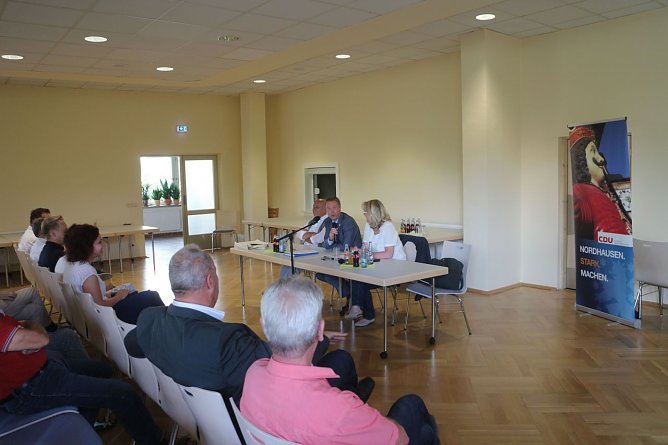 v.l.: Manfred Grund, Raymond Walk und Inge Klaan diskutierten zur Sicherheitslage in Nordhausen und Th&uuml;ringen (Foto: Angelo Glashagel)