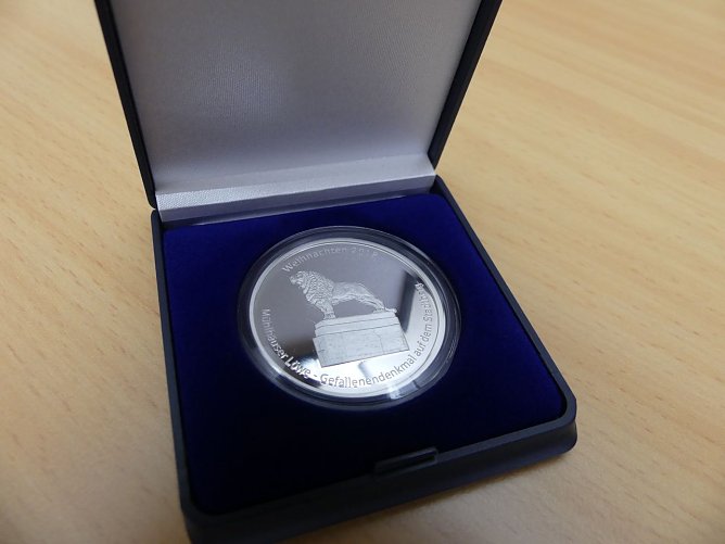 Sparkasse stellt Sonderpr&auml;gung vor (Foto: Sparkasse Unstrut-Hainich-Kreis)