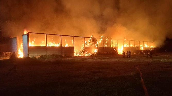 Die Lagerhalle bei Altengottern brannte vollst&auml;ndig aus (Foto: Landespolizeiinspektion Nordhausen)