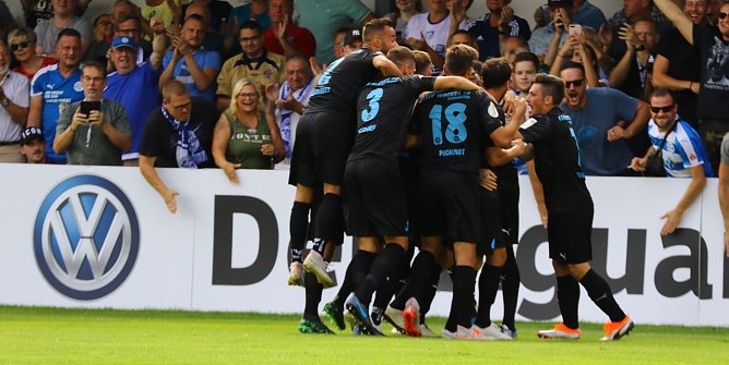 Jubel nach dem 1:0 f&uuml;r Wacker (Foto: Bernd Peter)