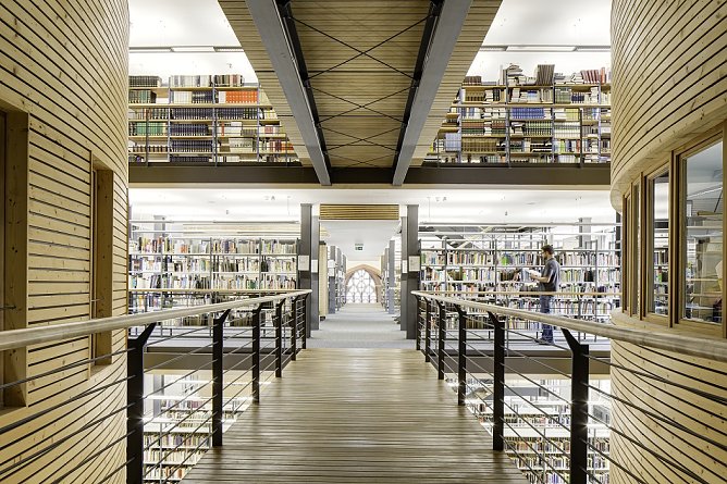 Die Stadtbibliothek in der Jakobikirche (Foto: Stadtverwaltung M&uuml;hlhausen)