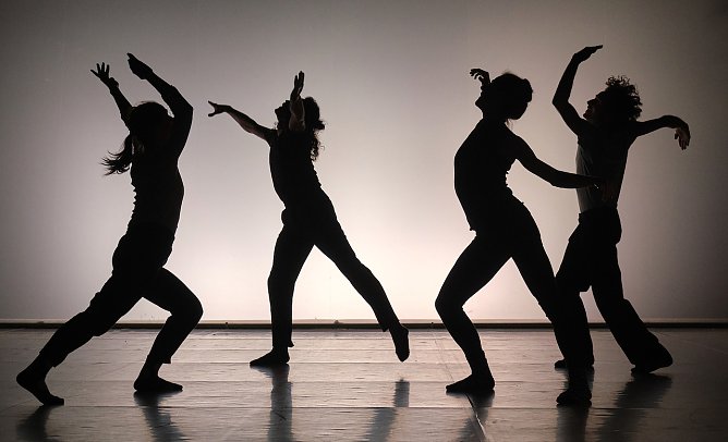 Tanzprojekt UNEINS (Foto: Theaternatur2020) Tanzprojekt UNEINS (Foto: Theaternatur2020)