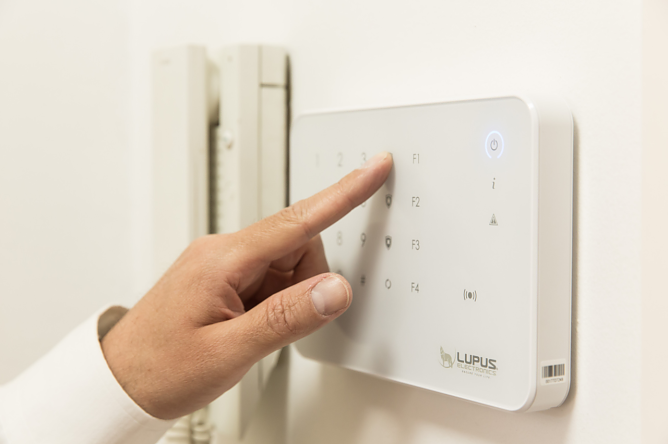Smarte Sicherheitstechnik bietet mittlerweile umfassenden Schutz (Foto: &copy; LUPUS-Electronics)
