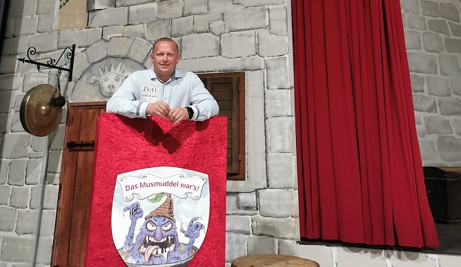 Gesch&auml;ftsf&uuml;hrer Roberto Raethel pr&auml;sentiert die Eventlocation M&uuml;hlhussia im Hotel Stadt M&uuml;hlhausen (Foto: Nancy Krug)