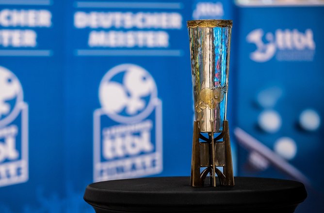 Um diese Troph&auml;e geht es ab August wieder (Foto: TTBL Sport GmbH)