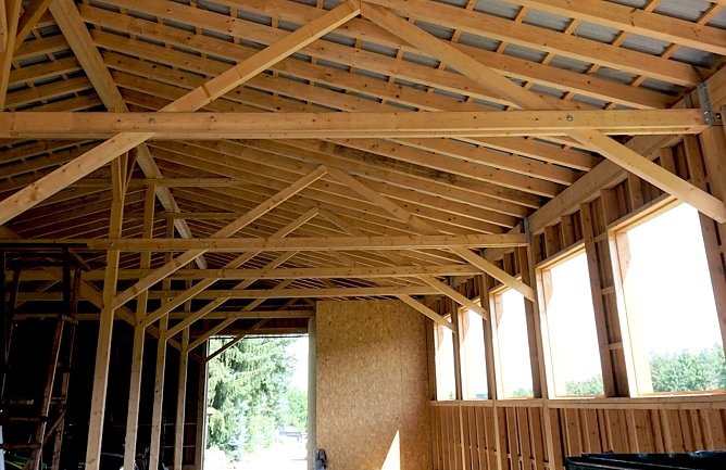 Keine Einschr&auml;nkung von Festigkeit und Stabilit&auml;t beim Einsatz von Borkenk&auml;ferholz im Holzbau � allerdings werden dem Waldbesitzenden empfindliche Preisabschl&auml;ge aufgeb&uuml;rdet (Foto: Th&uuml;ringenForst)