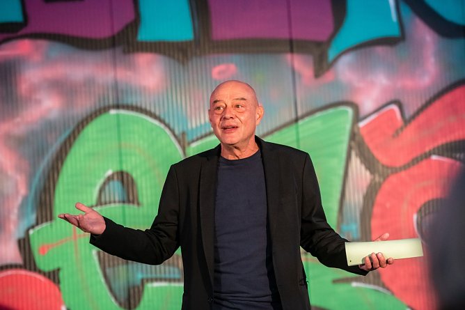 Steve Karier berichtet "die ganze Wahrheit" über Mühlhausen (Foto: Thomas Müller) Steve Karier berichtet "die ganze Wahrheit" über Mühlhausen (Foto: Thomas Müller)