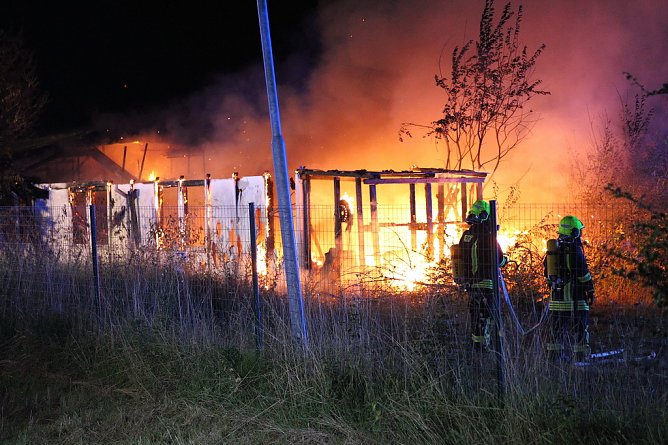 Lagerhalle brannte in Malernde nieder (Foto: S.Dietzel)