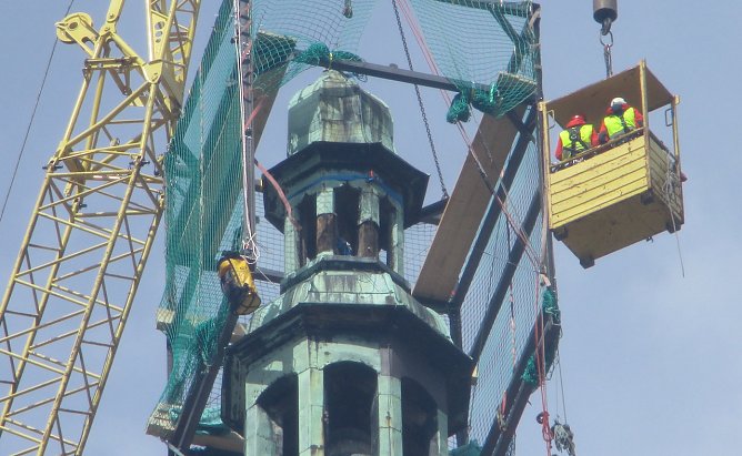 Tollk&uuml;hne M&auml;nner in fliegenden Kisten (Foto: M.Fromm)