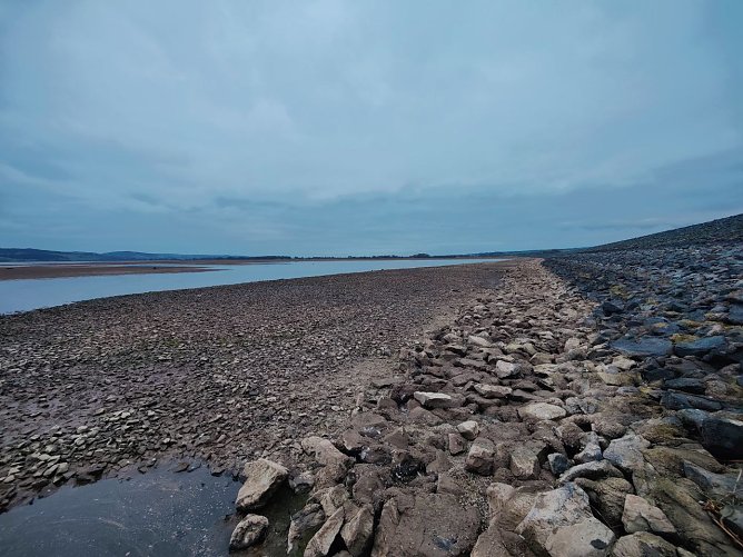 Grau in grau auch am Stausee Kelbra (Foto: Peter Blei) Grau in grau auch am Stausee Kelbra (Foto: Peter Blei)