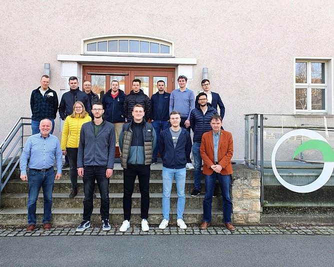 Die ersten Studierenden Zertifikatsstudiengangs Netztechnik und Netzbetrieb Fernw&auml;rme haben bereits ihr zweites Modul erfolgreich abgeschlossen. (Foto: Nadine Kathrin Luschnat)