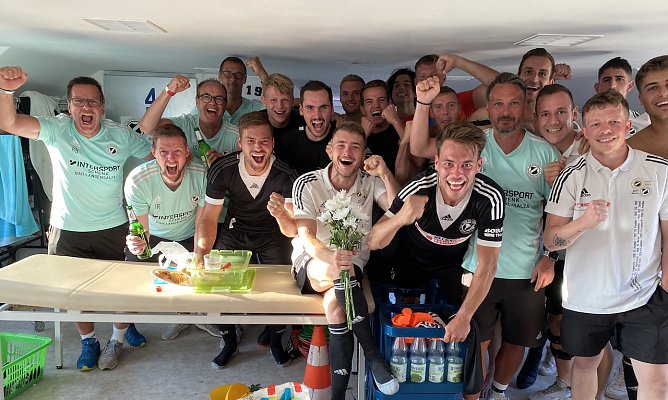 Kabinenjubel der Preu&szlig;en nach dem sch&ouml;nen Erfolg  (Foto: oas)