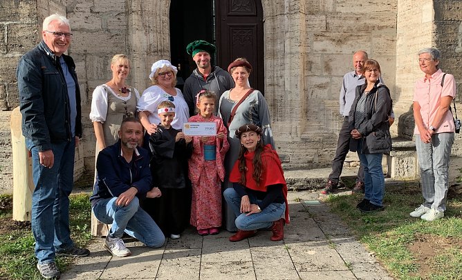 Gästeführer spendeten für den Kirchturm (Foto: P.Kosiol) Gästeführer spendeten für den Kirchturm (Foto: P.Kosiol)