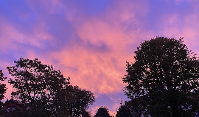 Der Oktober begann heute fr&uuml;h rot (Foto: oas)