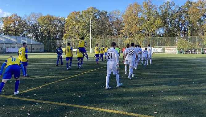 Dercv Einmarsch der Gladiatoren auf dem Kunstrasenplatz zu Eisenberg  (Foto: FSV Preu&szlig;en)