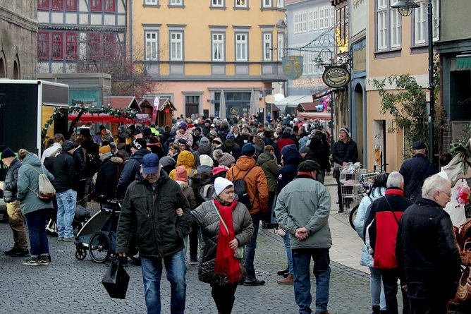 Dichtes Gedränge heute Nachmittag in der Bad Langensalzaer Marktstraße (Foto: Eva Maria Wiegand) Dichtes Gedränge heute Nachmittag in der Bad Langensalzaer Marktstraße (Foto: Eva Maria Wiegand)